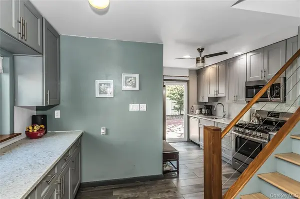 46 Sagamore Hill DR, Port Washington, NY 11050