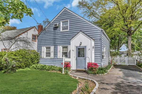 11 Skidmore PL, Valley Stream, NY 11581