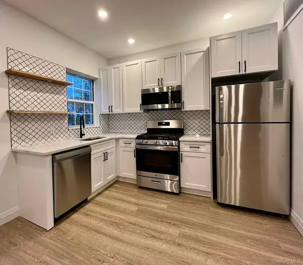 4112 20th AVE, Astoria, NY 11105
