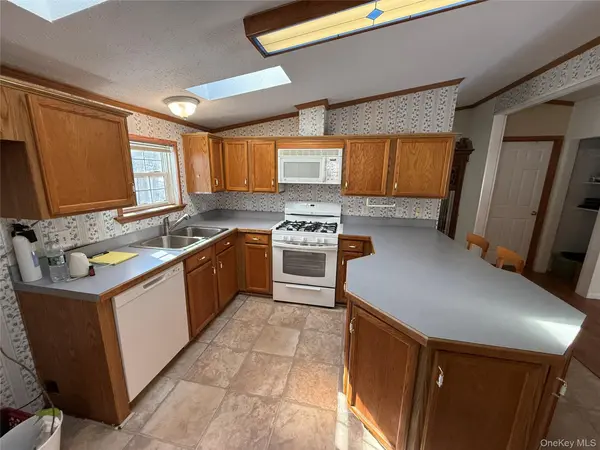 217 Brittany TER #217, Rock Tavern, NY 12575