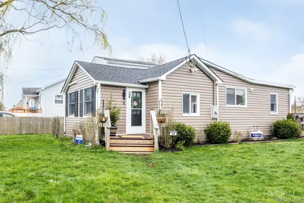 24 Blue Point RD, Mastic Beach, NY 11951