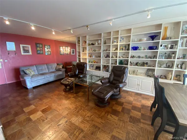 27010 Grand Central Pkwy #6A, Floral Park, NY 11005