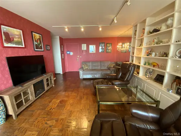 27010 Grand Central Pkwy #6A, Floral Park, NY 11005