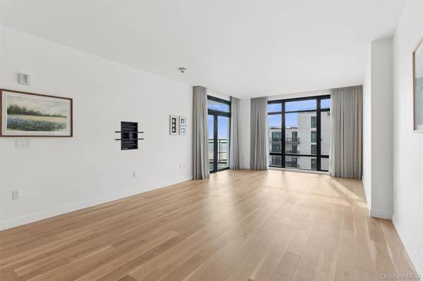 140 Boardwalk #905, Long Beach, NY 11561