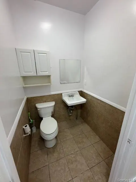 2320A Broadway, Astoria, NY 11106
