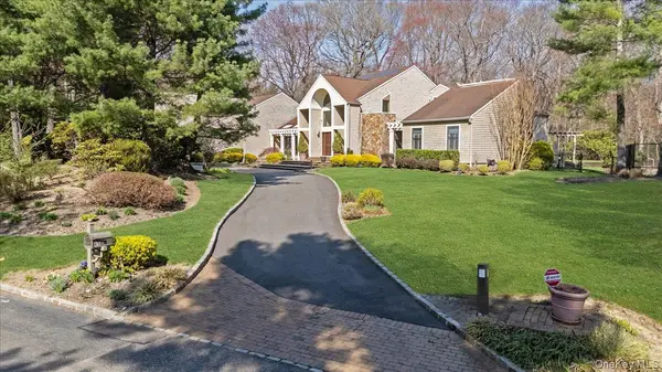 45 Coves RUN, Syosset, NY 11791