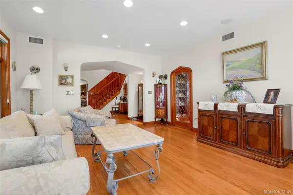 106 Carver TER, Yonkers, NY 10710
