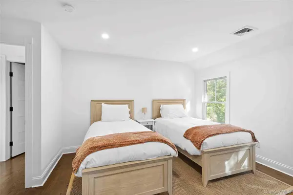 96 Miller RD, Southampton, NY 11968