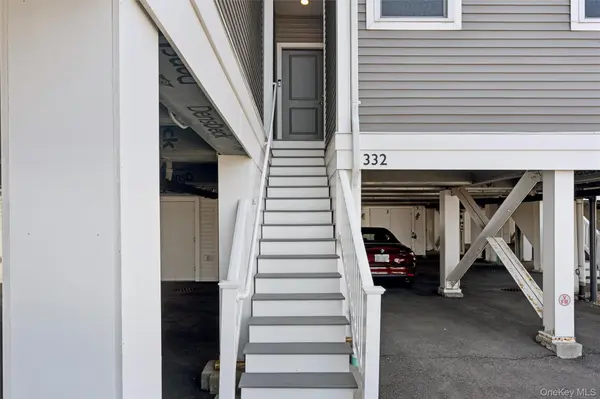 332 Marina Pointe DR #332, East Rockaway, NY 11518