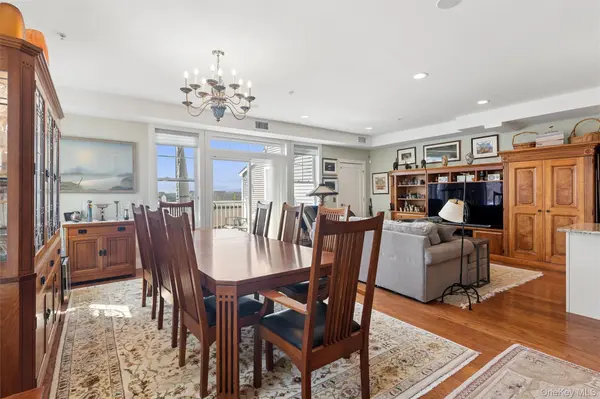 332 Marina Pointe DR #332, East Rockaway, NY 11518