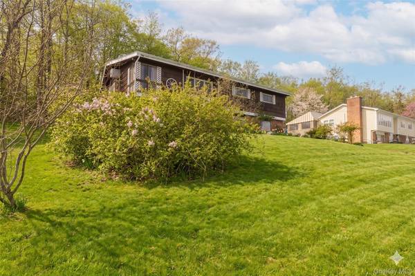 75 Tennyson DR, Nanuet, NY 10954