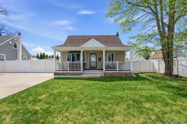 287 43rd ST, Lindenhurst, NY 11757