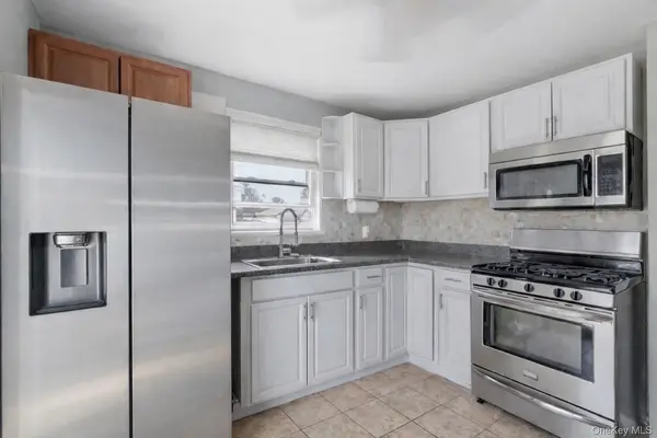 287 43rd ST, Lindenhurst, NY 11757