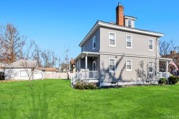 237 Willow ST, Roslyn Heights, NY 11577