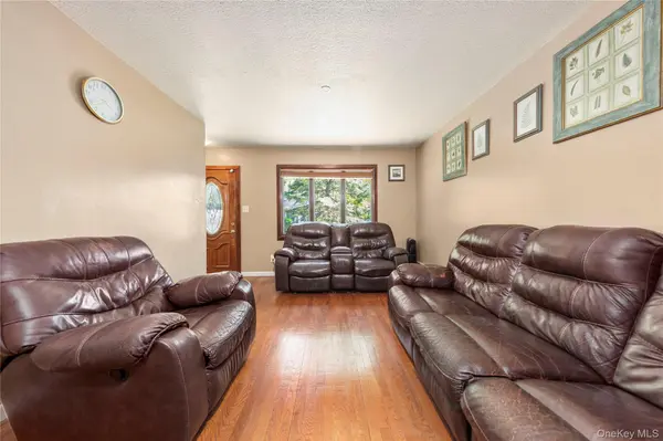 204-19 46 RD, Bayside, NY 11361