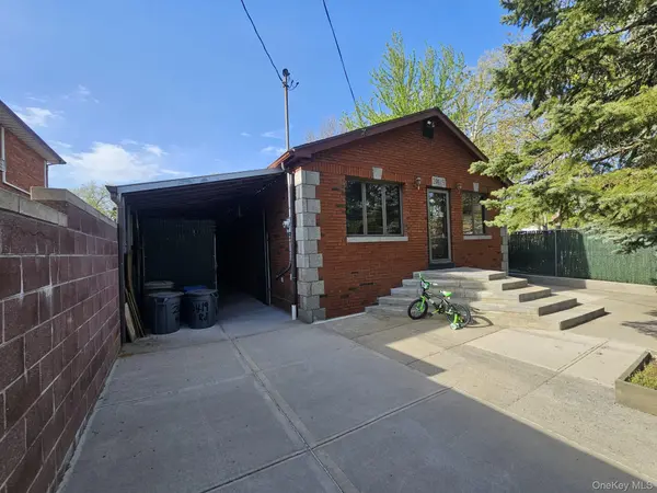 204-19 46 RD, Bayside, NY 11361