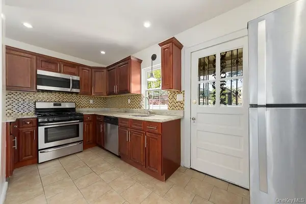 353 W Jamaica AVE, Valley Stream, NY 11580