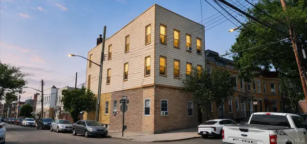 5427 Arnold AVE, Maspeth, NY 11378