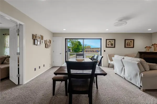 41 Cambridge DR, Copiague, NY 11726