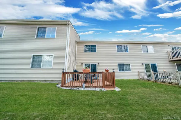 201 Lake Pointe Circle #201, Middle Island, NY 11953