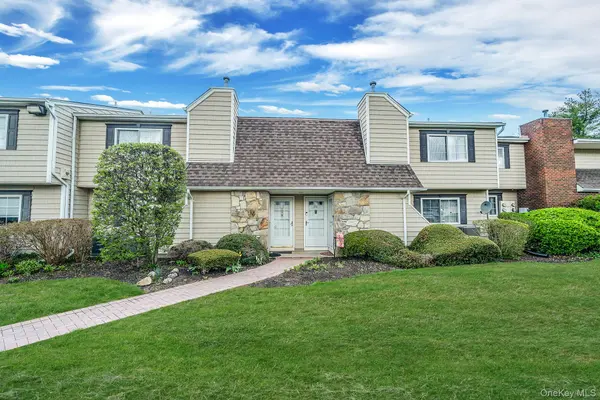 201 Lake Pointe Circle #201, Middle Island, NY 11953