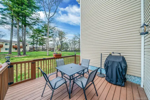 201 Lake Pointe Circle #201, Middle Island, NY 11953