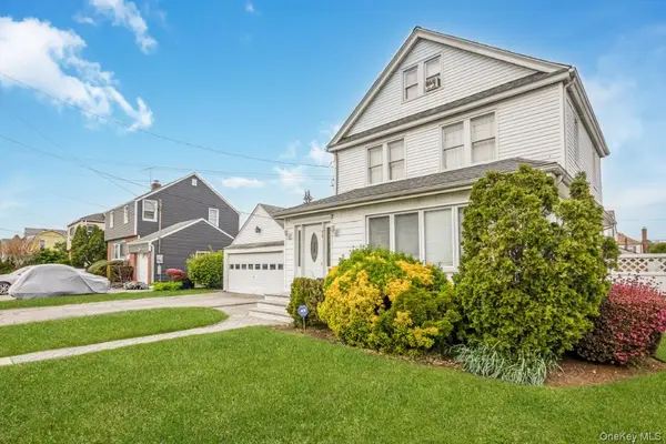 74 Holly AVE, Hempstead, NY 11550