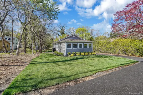 18 Cove DR, Sound Beach, NY 11789