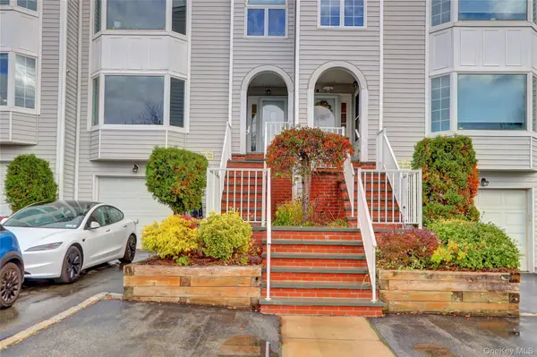 241-70 Oak Park DR #84B, Little Neck, NY 11362