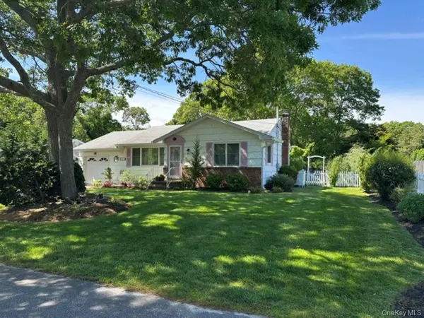 29 Maryland BLVD, Hampton Bays, NY 11946