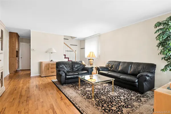 6422 136th ST, Flushing, NY 11367