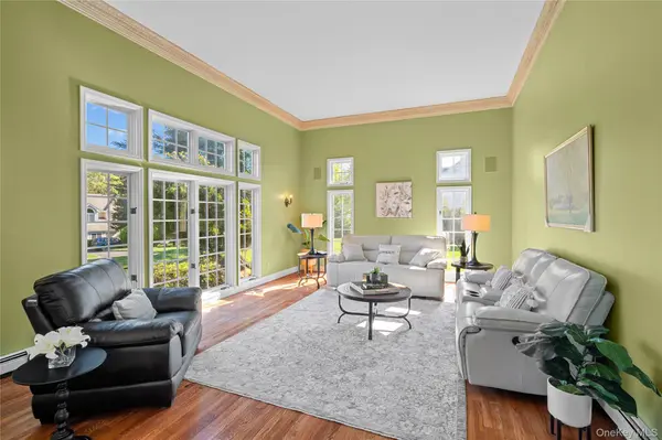 8 China LN, East Setauket, NY 11733