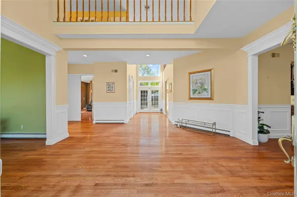8 China LN, East Setauket, NY 11733