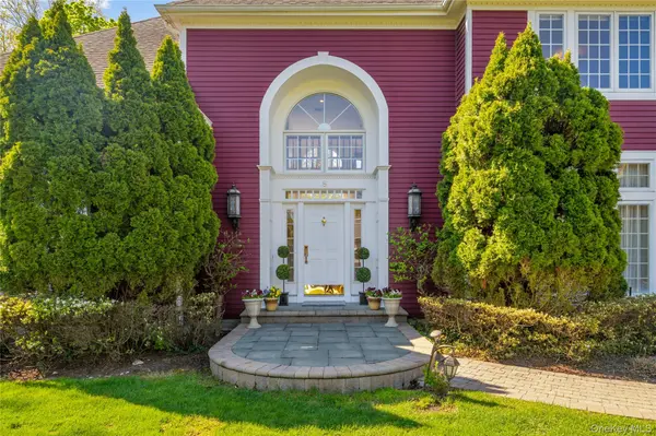 8 China LN, East Setauket, NY 11733