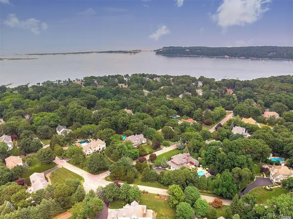 8 China LN, East Setauket, NY 11733