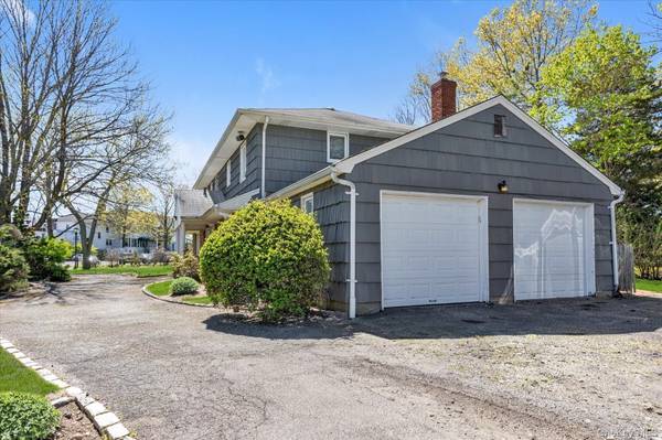 97 Birch LN, Woodsburgh, NY 11598