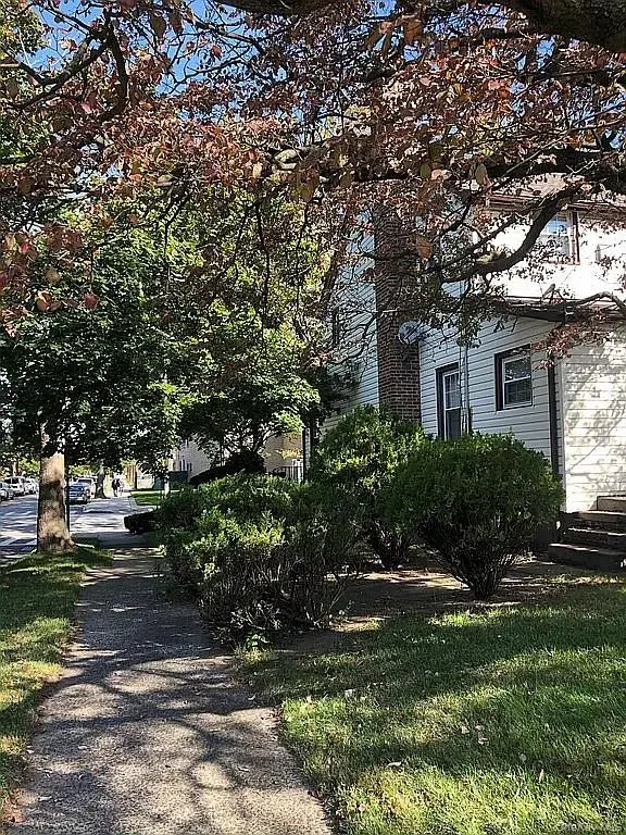16702 73rd AVE, Fresh Meadows, NY 11366