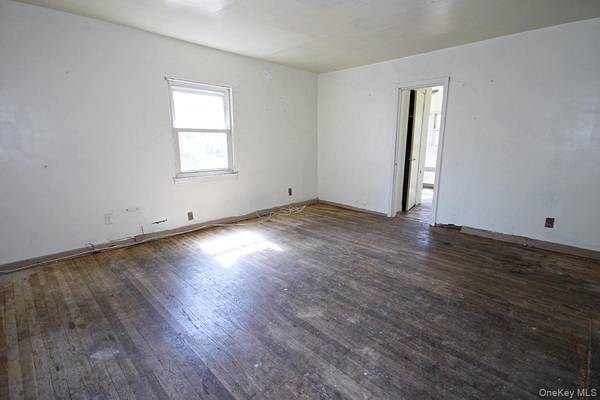 1051 victory BLVD, Staten Island, NY 10301