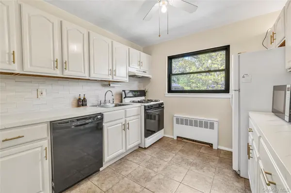 21974 75th AVE #224B2, Oakland Gardens, NY 11364