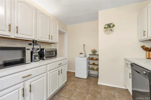 21974 75th AVE #224B2, Oakland Gardens, NY 11364