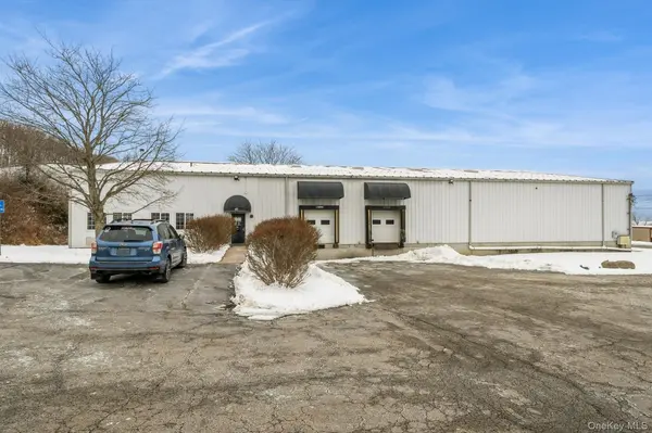41 Elkay DR, Chester, NY 10918