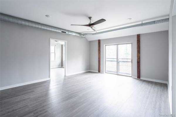 128 Vineyard AVE #102, Highland, NY 12528