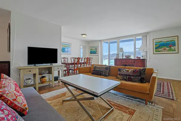 499 N Broadway #7i, White Plains, NY 10603