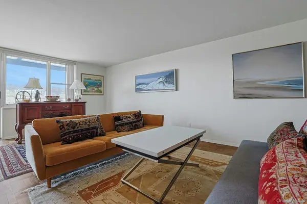 499 N Broadway #7i, White Plains, NY 10603