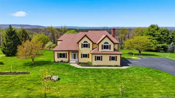 15 Almond Tree LN, Warwick, NY 10990