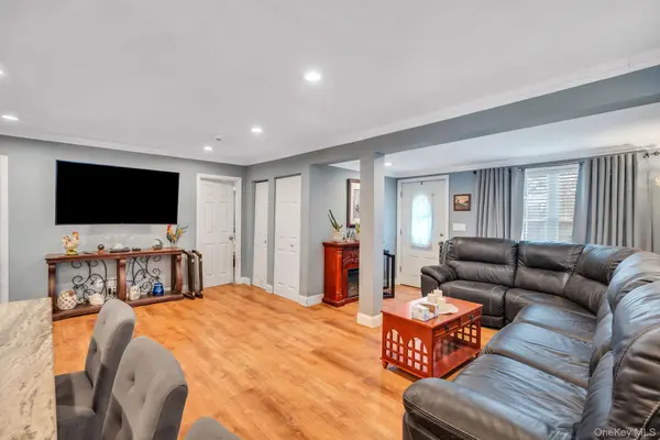 76 Huntington DR, Mastic Beach, NY 11951