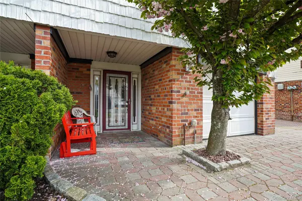88-56 Aubrey AVE, Glendale, NY 11385