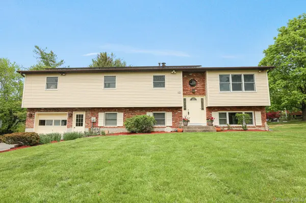 12 Carnation DR, Nanuet, NY 10954