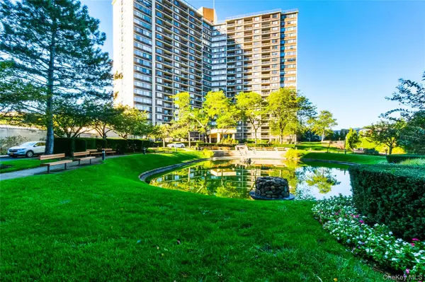 2 Bay Club DR #1M, Bayside, NY 11360