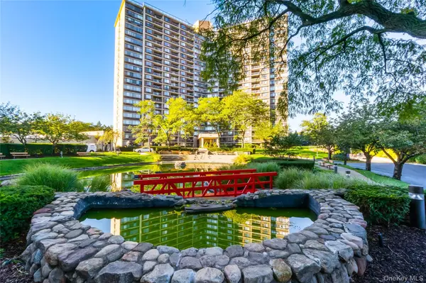 2 Bay Club DR #1M, Bayside, NY 11360